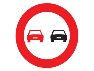 R-305. Adelantamiento prohibido.