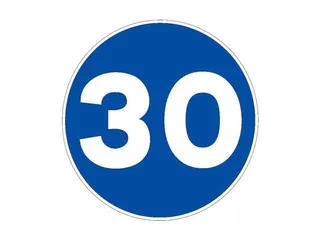 R-411. Velocidad mínima obligatoria. Azul, así que obliga, no prohíbe.